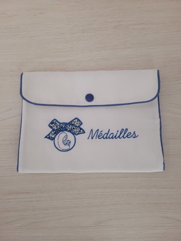 Pochette médailles de baptême (5 emplacements) – Image 2